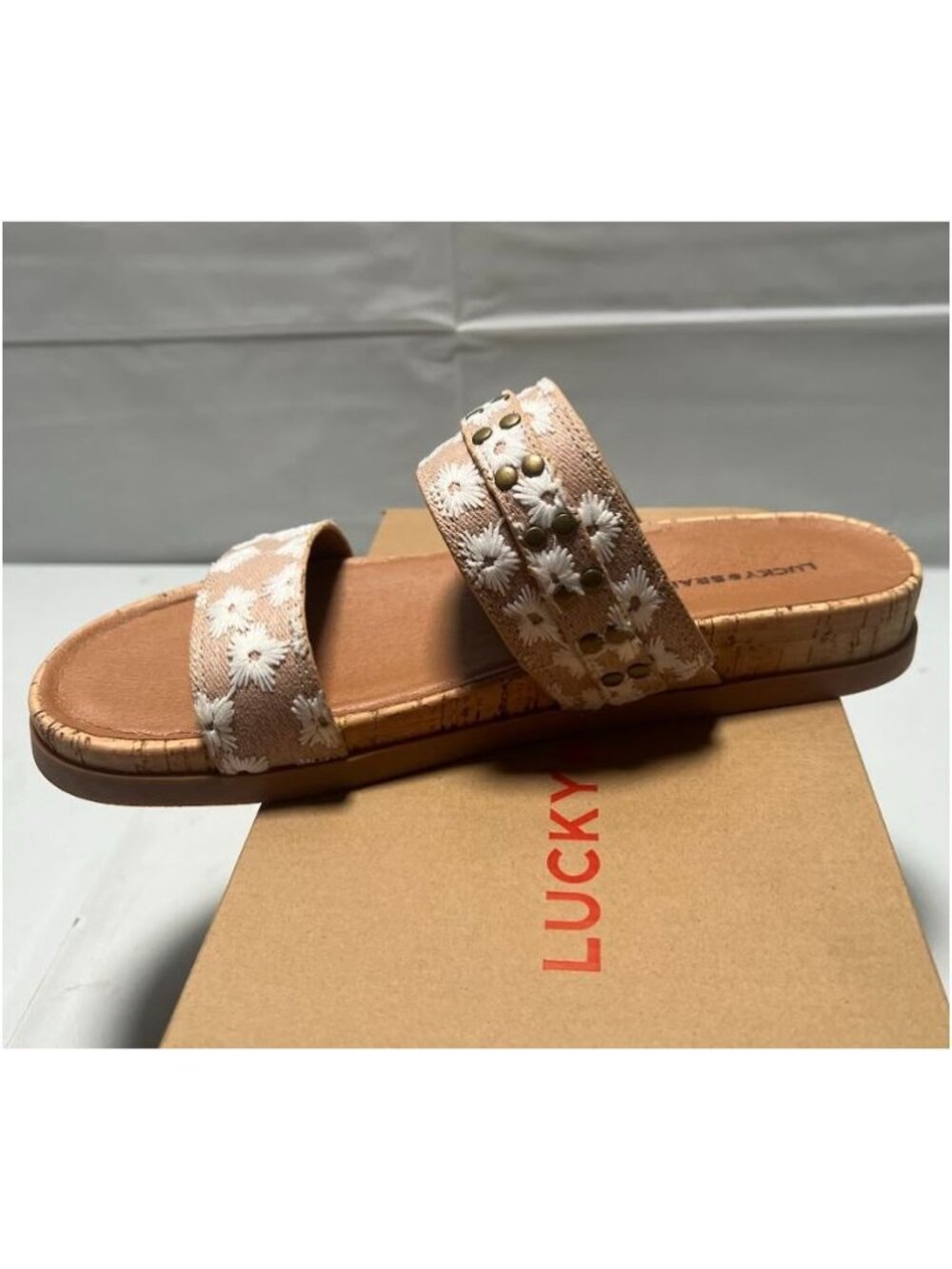 Lucky Brand Womens Dineesa Studded Two Band Flat Sandals Size 9.5 NEW - Picture 4 of 9